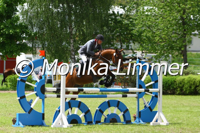 005M6644_Estrella_L Springen.JPG